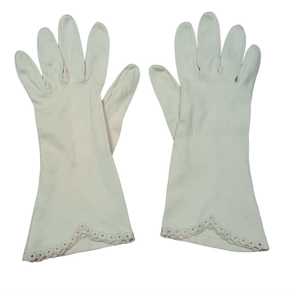 Vintage cottagecore regal embroidered gloves
